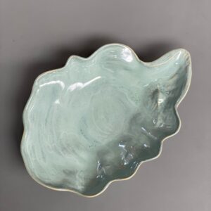 Schaal keramiek Oester - olijfgroen 22x14x4,5cm